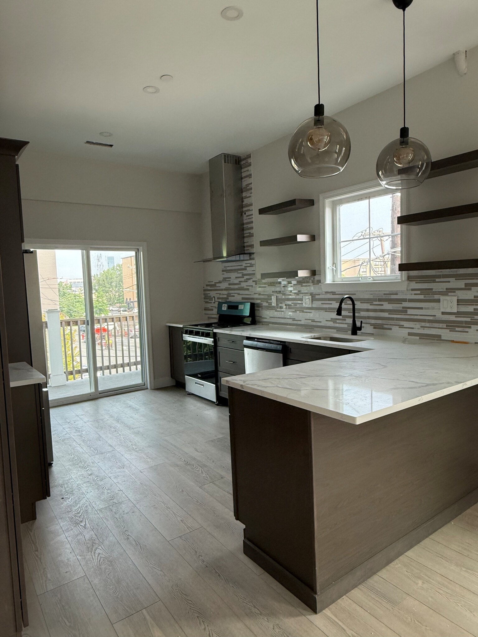 Kitchen - 131 Boston St