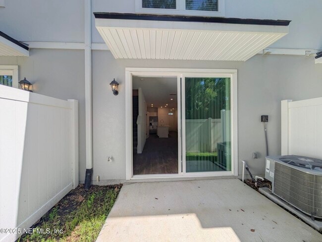 Building Photo - 5938 Lakeside Dr