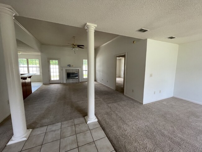 Building Photo - House for Rent