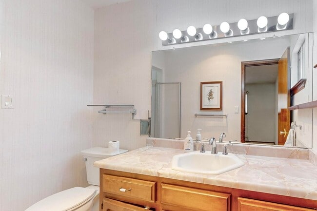 Building Photo - NE Brick Ranch 3/Bd 2/Ba 2 Cg 1782/sf