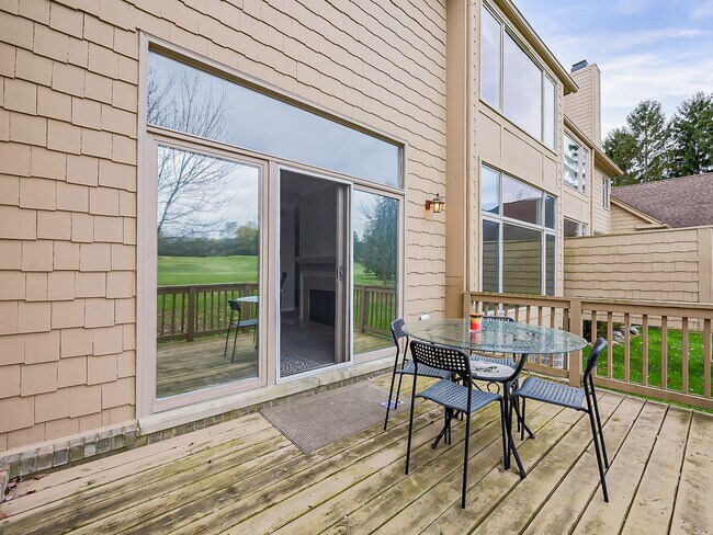 Building Photo - AVAILABLE NOW! Sun-Filled 3-Bed, 2.5-Bath Home with Golf Course Views in Bloomfield Hills