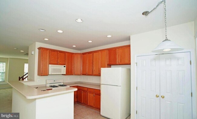 Building Photo - 2303 Huntington Ave