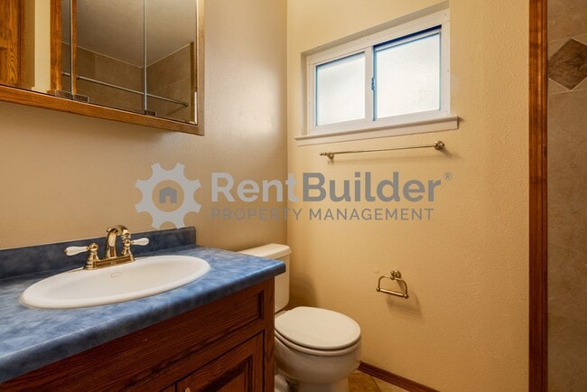 Building Photo - FANTASTIC HOUSE TO CALL HOME!