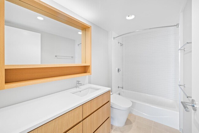 Building Photo - 2323