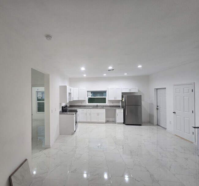 Building Photo - BRAND NEW THREE BEDROOM, 2 BATH, 1 CAR GAR...