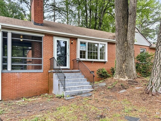 Building Photo - 1225 Blue Jay Ln