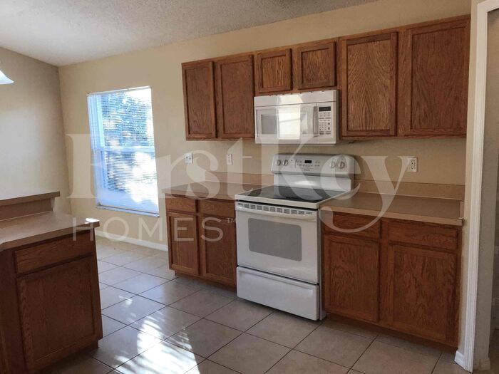 Building Photo - 1175 St Tropez Ct