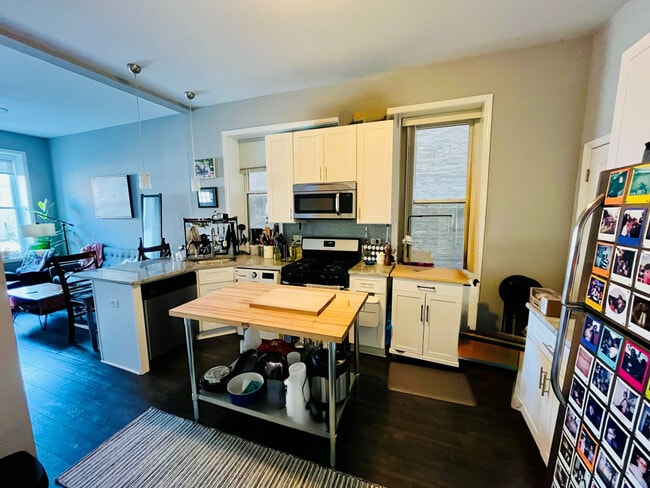 Building Photo - 1300 N Greenview Ave