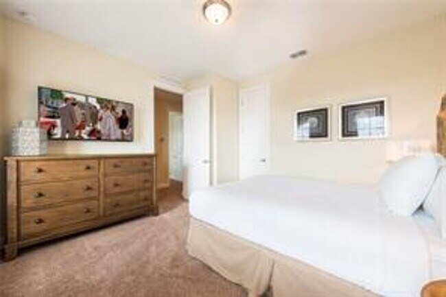Building Photo - 241 Lasso Dr