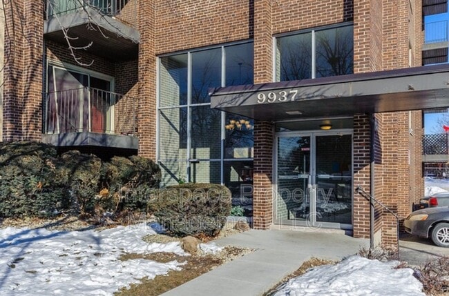 Building Photo - 9937 S Cicero Ave