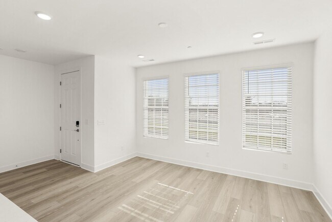 Building Photo - 320 Lynwood Station Blvd