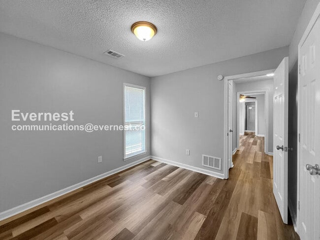 Building Photo - 5641 Kaitlyn Dr W