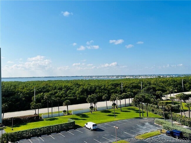 Building Photo - 10044 S Ocean Dr