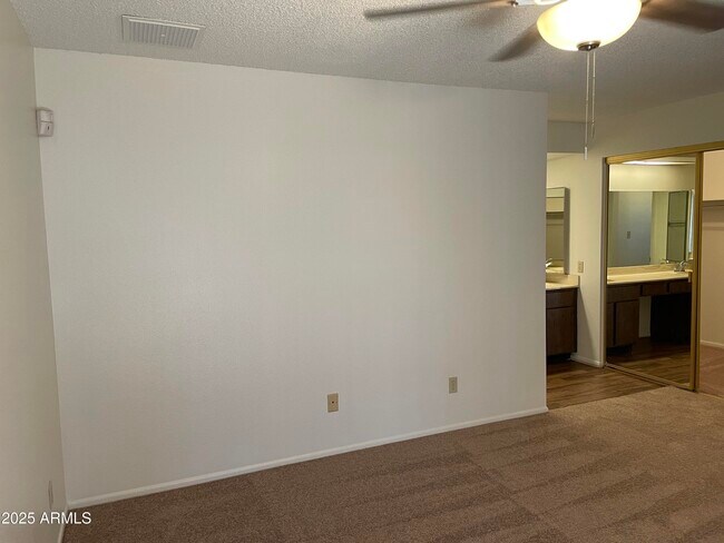 Building Photo - 10014 N 44th Dr