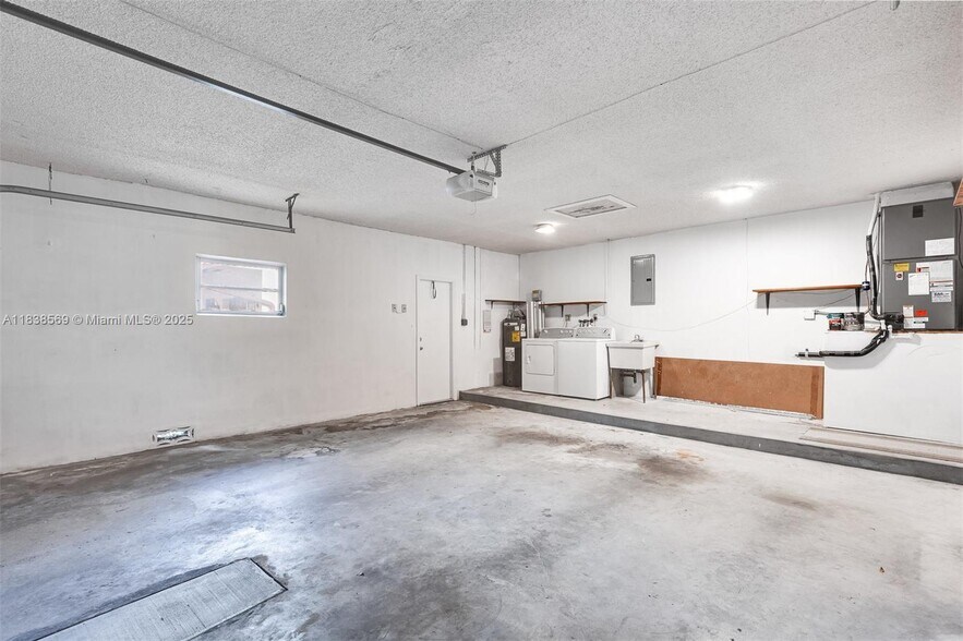 Building Photo - 1848 SW 24th Ave