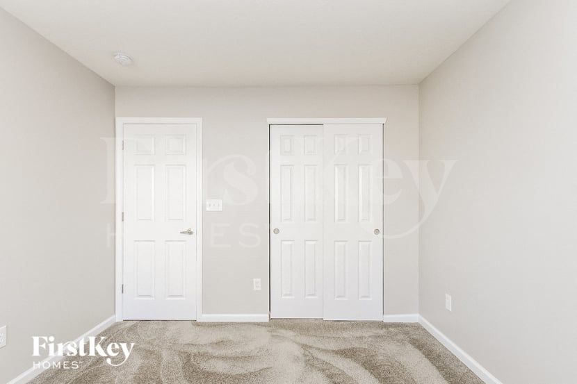 Building Photo - 8154 Brookville Wy