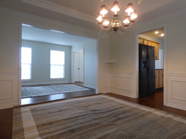 Building Photo - LOVELY HOME in Hamburg; Renovated, Garage, Many Upgrades!