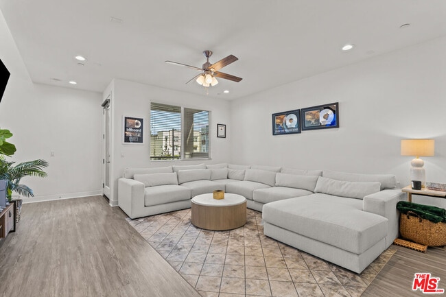 Building Photo - 625 Daniel Freeman Cir
