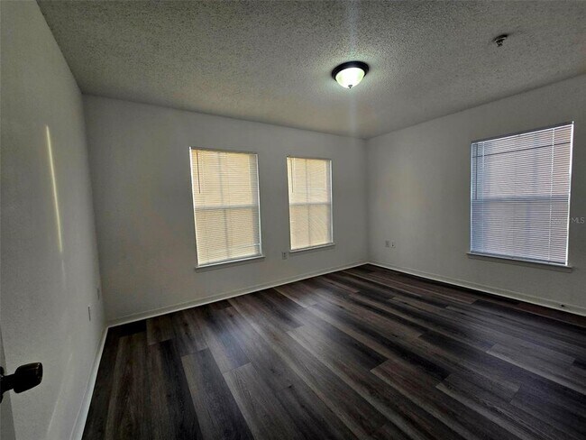 Building Photo - 18001 Richmond Pl Dr
