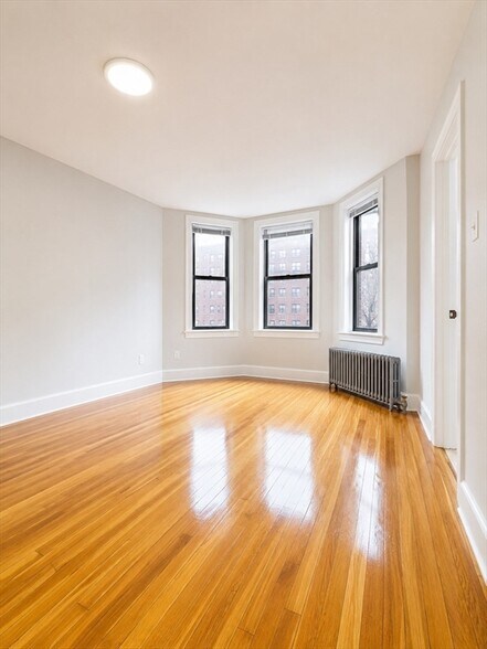 Building Photo - 107 Jersey St