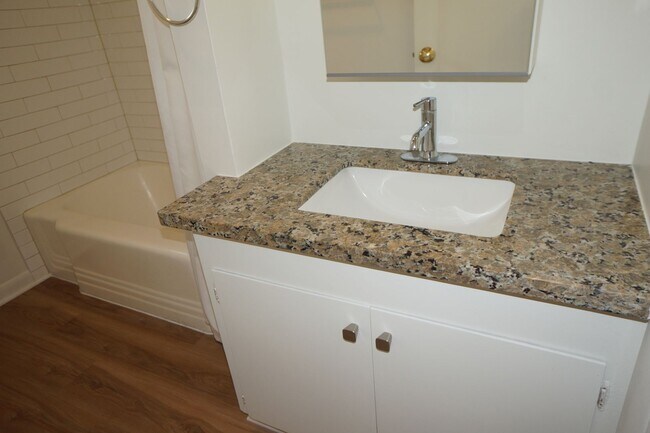 Building Photo - SE Portland 3-bedroom remodeled Bungalow
