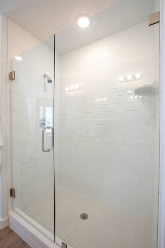 Building Photo - 642 E 460 S