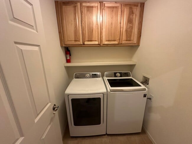 Building Photo - 3 Bed 3 bath Townhome in Castle Rock!