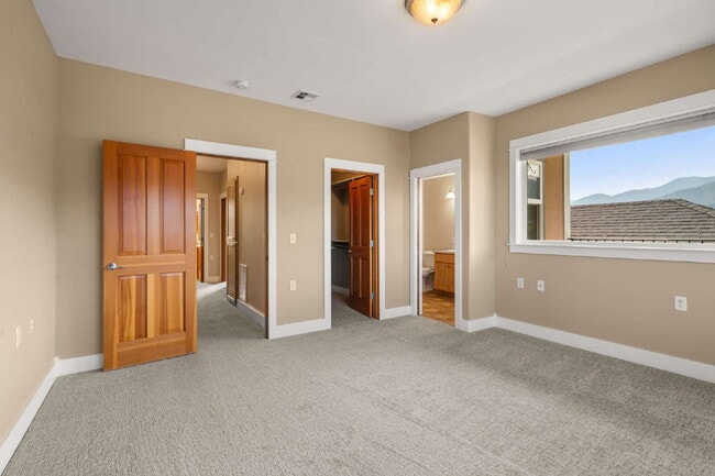 Building Photo - 913 Plum Ridge Dr