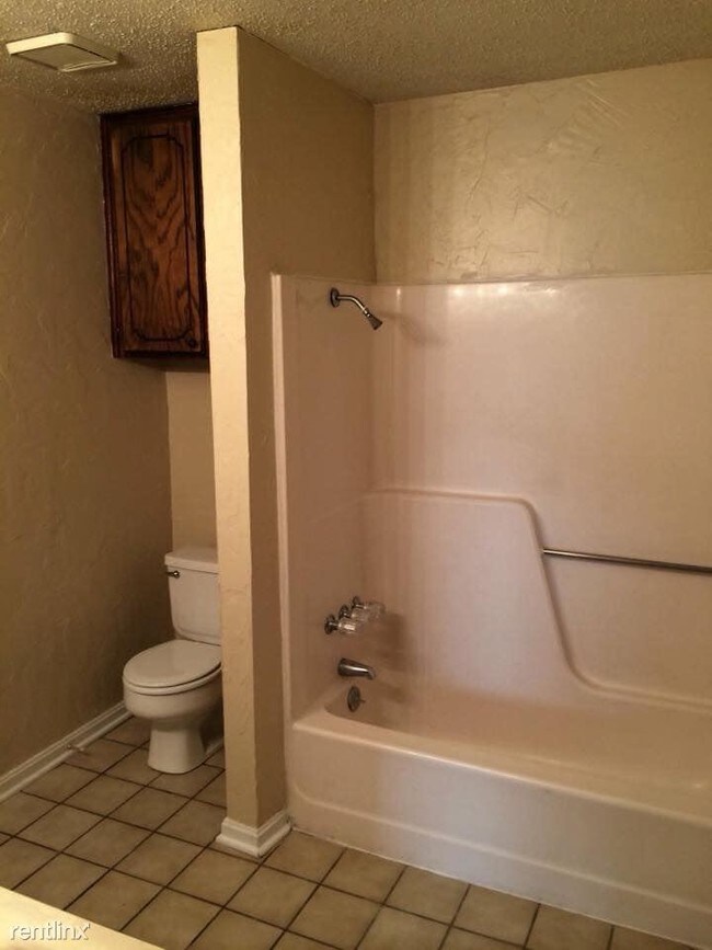 2 br, 1 bath Duplex 411 Woodridge Cir A 411 Woodridge Dr Hallsville