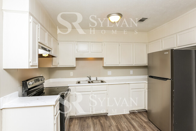 Building Photo - Stunning 3BR, 2BA home