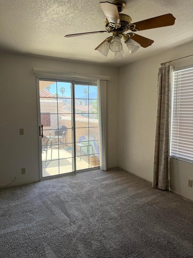 Building Photo - 505 S Farrell Dr