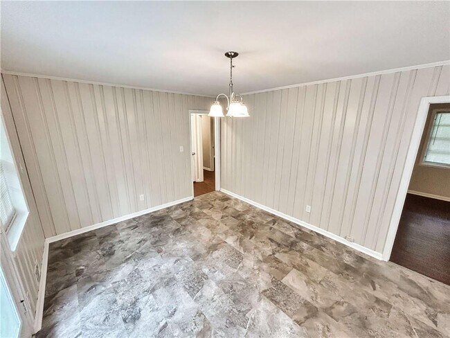 Building Photo - 4239 Pinetree Dr