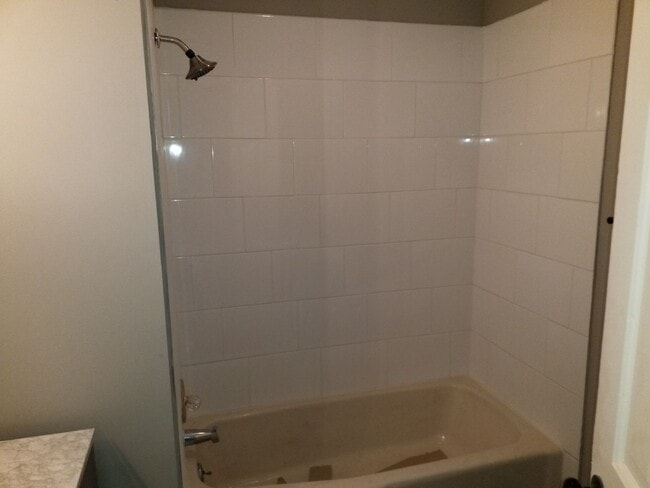 Building Photo - Coming Soon – Beautifully Renovated 4-Bedroom Home in Blue Springs!