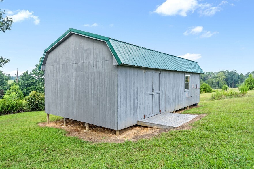 Building Photo - 4151 Chapel Hill Rd