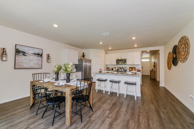Model Home Dining Area - Grove Pointe
