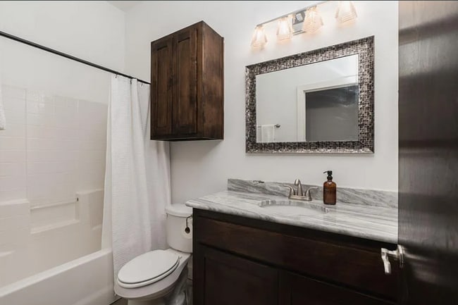 Building Photo - Modern 3-Bedroom Duplex Near OU Health Cen...