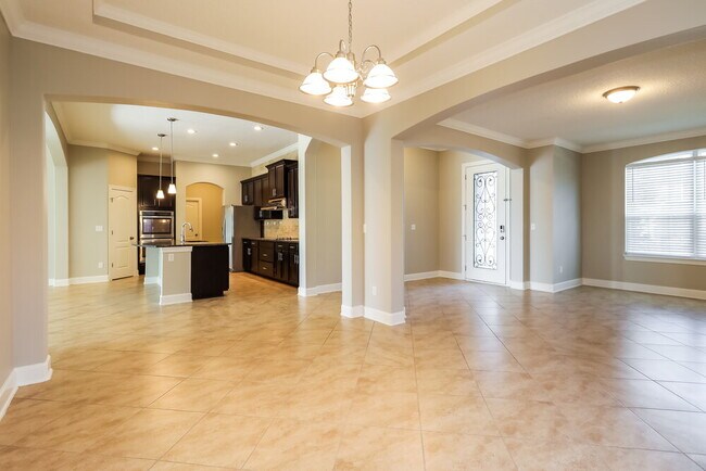 Building Photo - 2171 Club Lake Dr