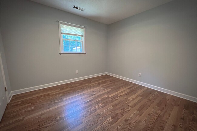 Building Photo - 4bd/2.5ba Brick Ranch Home in Kings Grant. NO STUDENTS/NO CATS