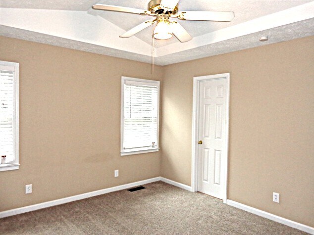 Building Photo - 1005 Whispering Woods Dr