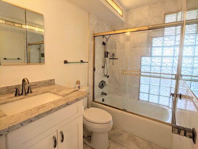 Building Photo - Sweeping Views from this partially furnished 1 Bed 1 Bath Condo w/ 1 Covered Parking