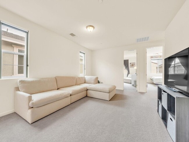 Building Photo - Beautiful 2019 Built 3 bedrooms 2.5 bath!