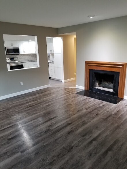 Building Photo - 6732 Worth Ave