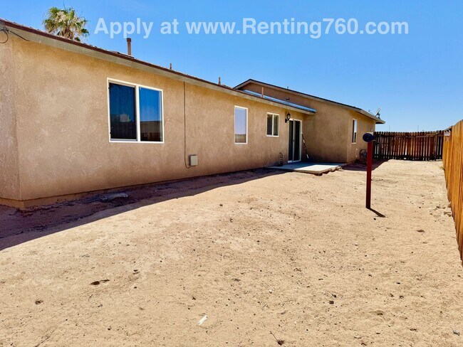 Building Photo - Modern 4 Bedroom 2 Bathroom Home