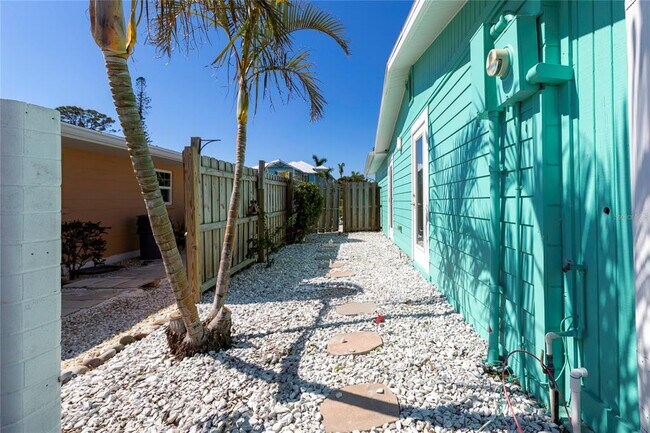 Building Photo - 5923 Briarwood Ave