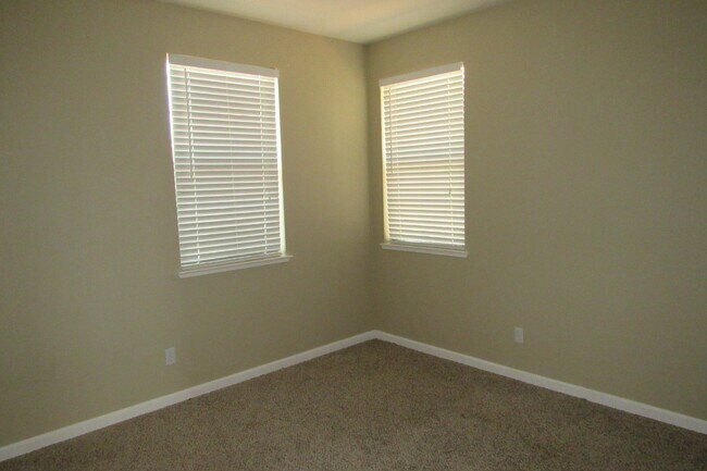 Building Photo - Beautiful Deer Ridge 4 Bed, 3 Bath Brentwood Home