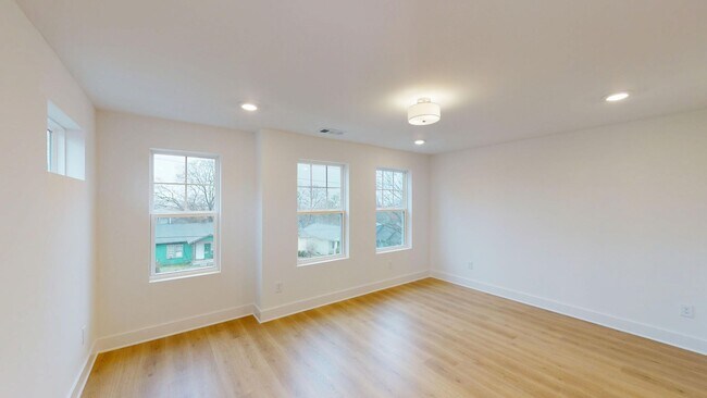 Building Photo - 602 S 11th St