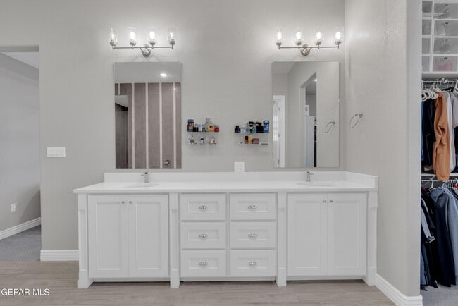 Building Photo - 14608 Pebble Hills Blvd