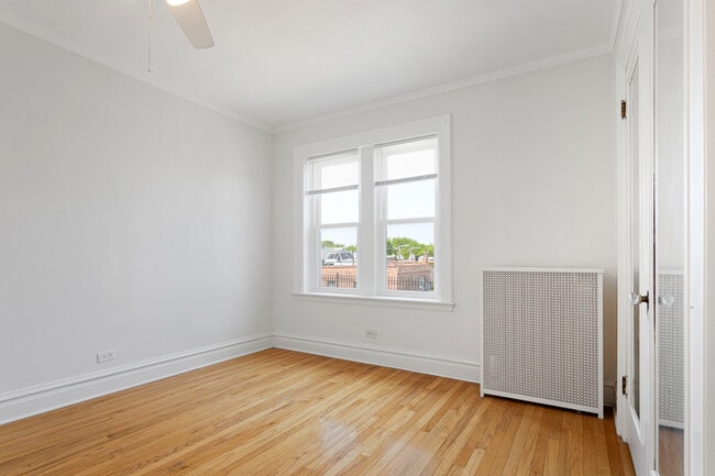 Building Photo - 2352 N Spaulding Ave