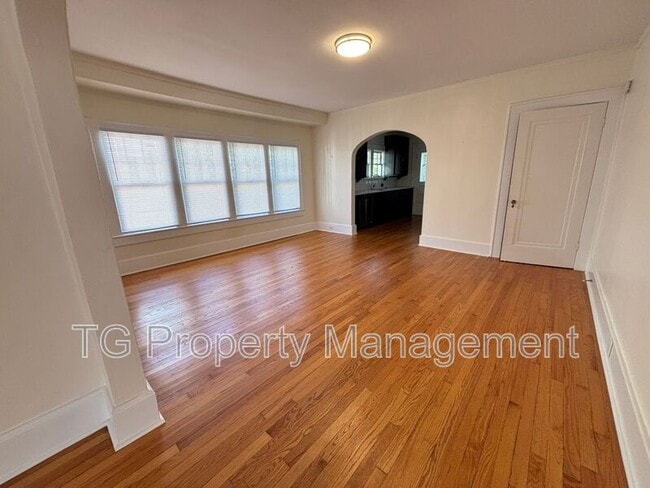 Building Photo - 3522 Pine St