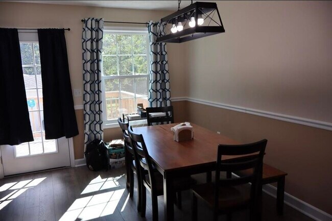 Building Photo - 3255 Catalpa Ave